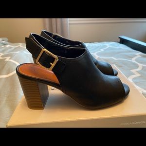 Peep toe block heeled mules